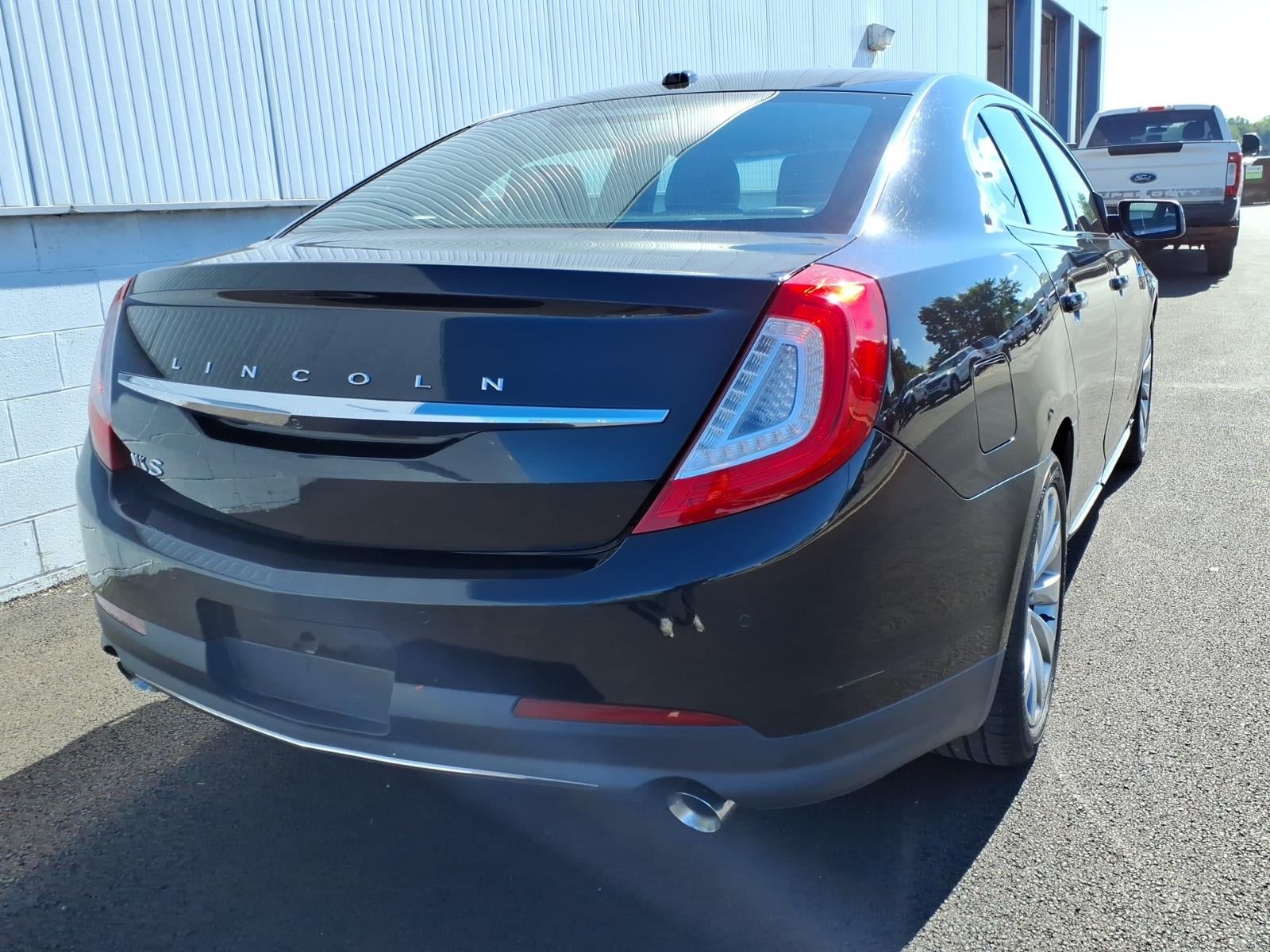 2015 Lincoln MKS Base