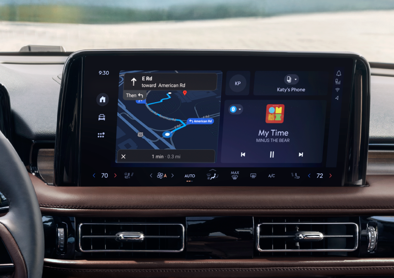 The 13.2-inch LCD touchscreen is showcased. | Friendly Lincoln in Monroe MI