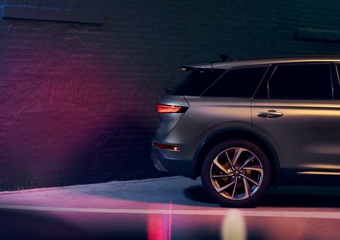 A dramatization of a 2025 Lincoln Corsair® SUV is shown backing up toward a wall. | Friendly Lincoln in Monroe MI