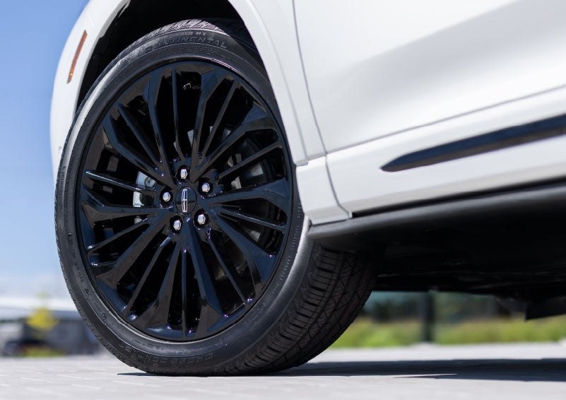 A stylish 20-inch black aluminum wheel of the available Jet Appearance Package is shown. | Friendly Lincoln in Monroe MI