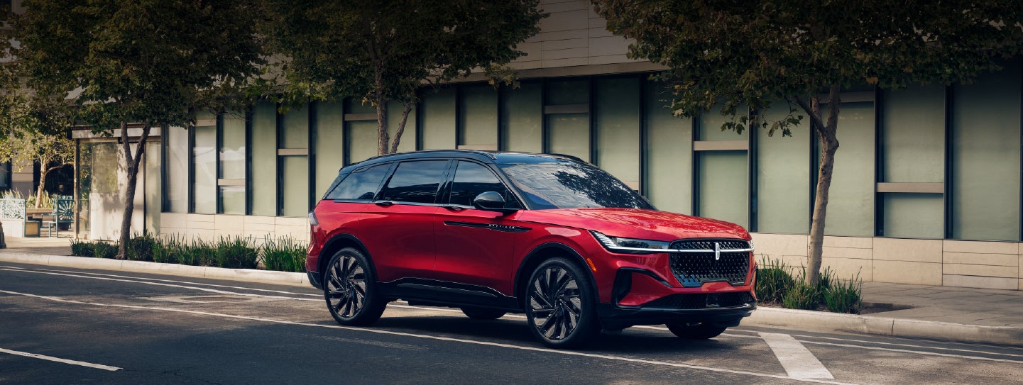 A 2025 Lincoln Nautilus® SUV with an available hybrid powertrain is parked in an urban setting. | Friendly Lincoln in Monroe MI