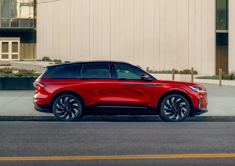 2025 Lincoln Nautilus® SUV with the available Jet Appearance Package and Hybrid transmission. | Friendly Lincoln in Monroe MI