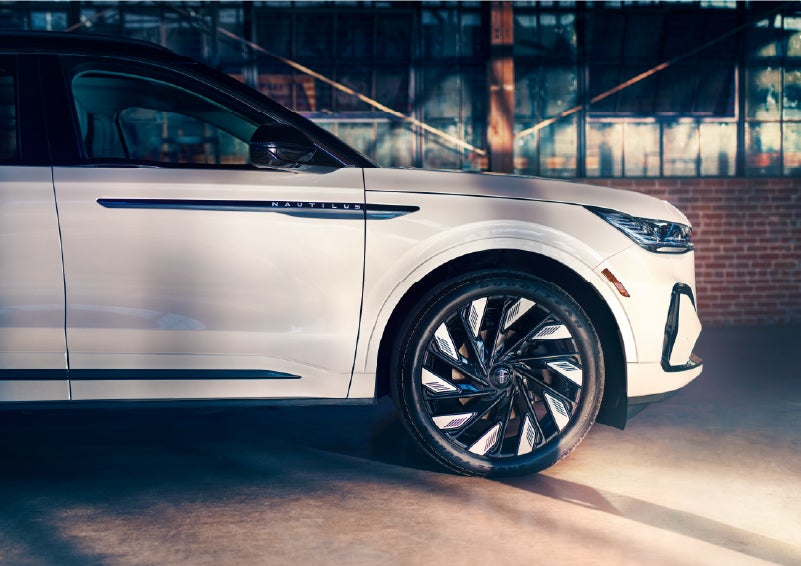 The wheels of the available Jet Appearance Package are highlighted. | Friendly Lincoln in Monroe MI