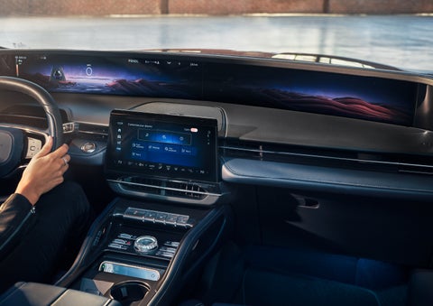 The center LCD touchscreen allows for easy personalization of key information. | Friendly Lincoln in Monroe MI