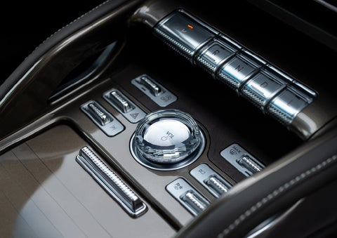 A crystal-inspired volume knob is shown in the center floor console of a 2025 Lincoln Nautilus® SUV. | Friendly Lincoln in Monroe MI