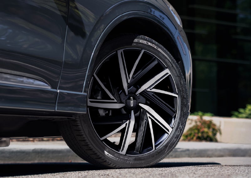 The rim of the 2026 Lincoln Aviator® SUV is shown slightly angled out. | Friendly Lincoln in Monroe MI