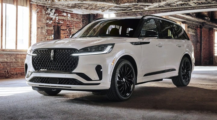 A 2026 Lincoln Aviator® SUV is shown with the available Jet Appearance Package. | Friendly Lincoln in Monroe MI