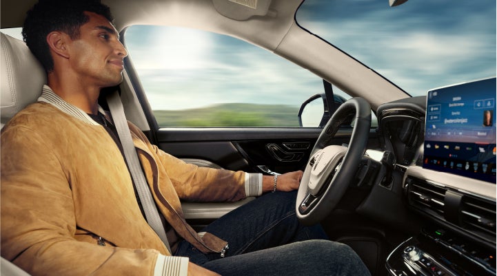 A person is shown using Lincoln BlueCruise hands-free highway driving technology on a divided highway in a hands-free Blue Zone. | Friendly Lincoln in Monroe MI