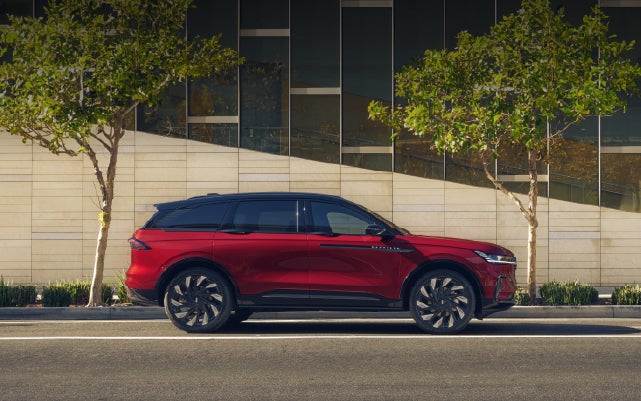 A 2026 Lincoln Nautilus® SUV with an available Hybrid Powertrain is parked in an urban setting. | Friendly Lincoln in Monroe MI